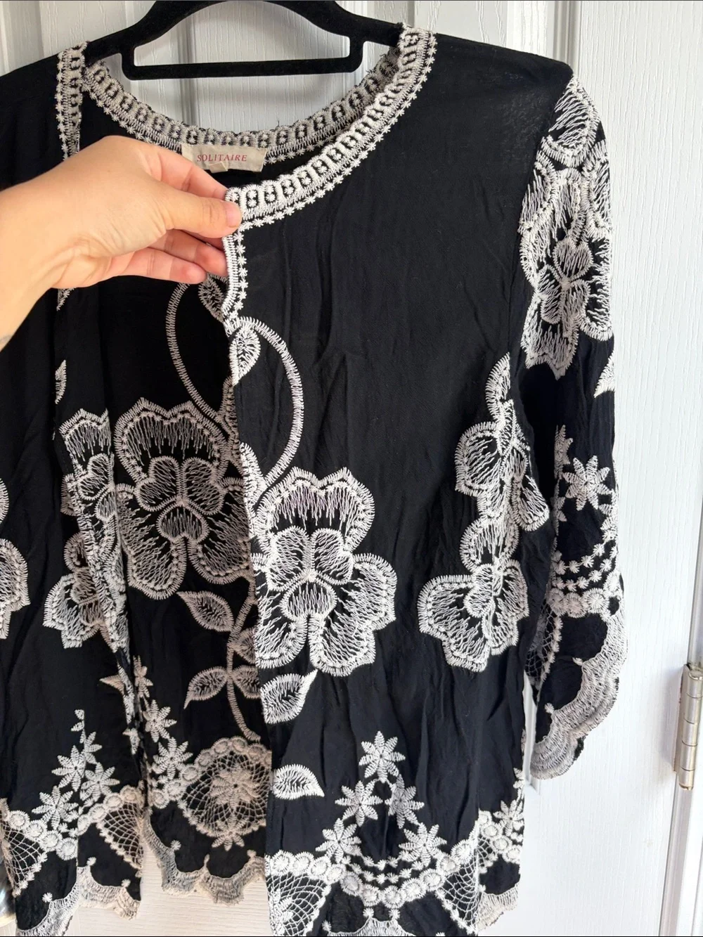 Solitaire floral embroidered